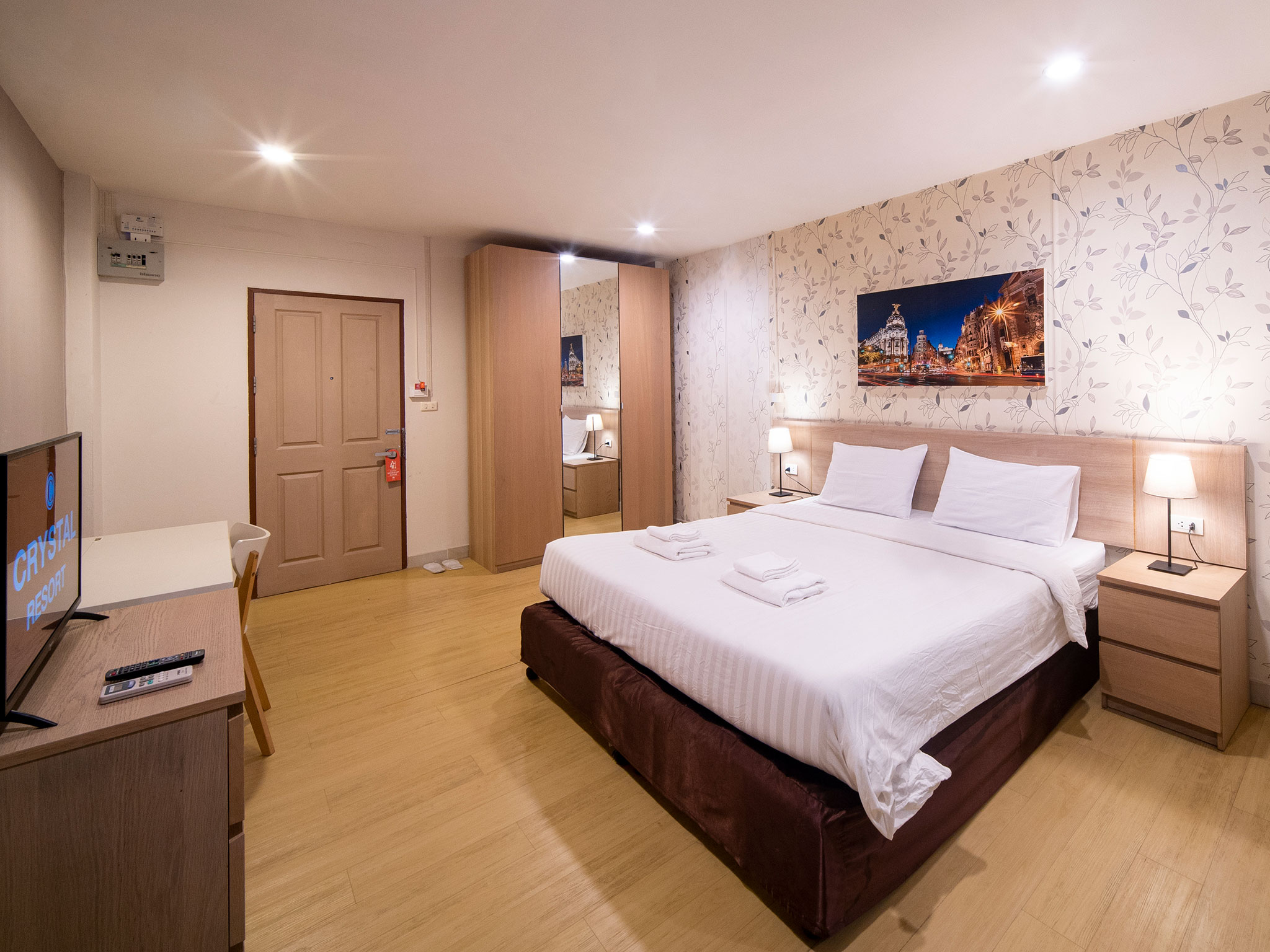 Deluxe 1 Bed – 5' Queen